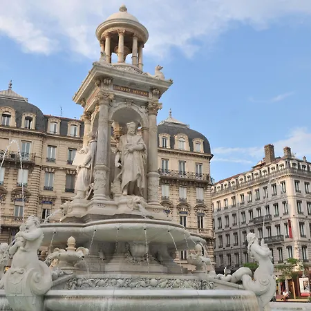 Hotel Mercure Centre Beaux-arts 4*