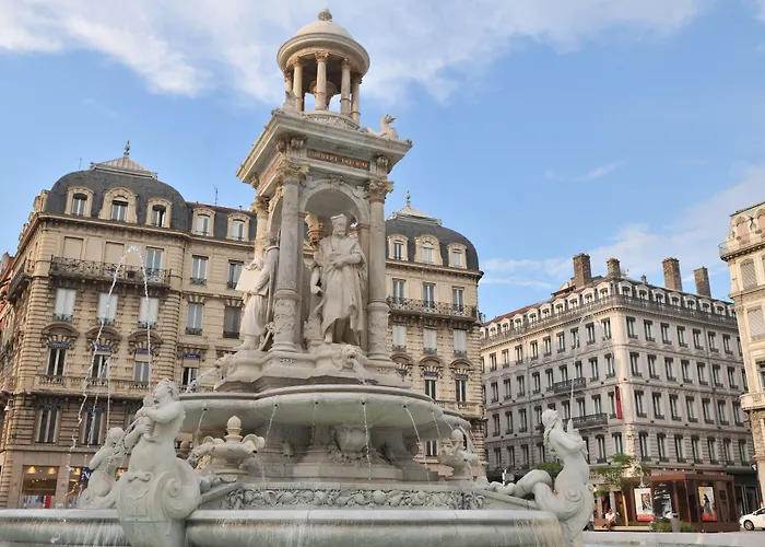 מלון Mercure Centre Beaux-arts 4*