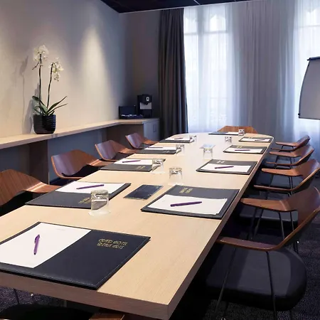 里昂中心美术学院美居酒店 4*