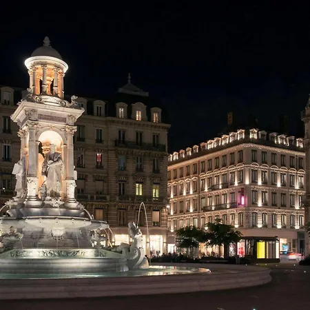 Hotel Mercure Centre Beaux-arts 4*