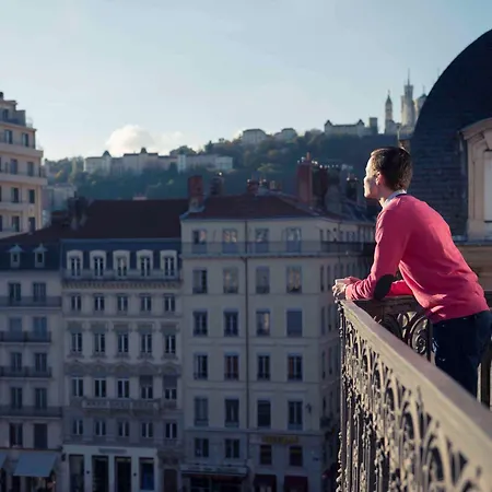 酒店 里昂中心美术学院美居酒店 4*